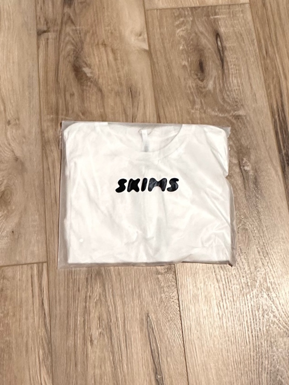 SKIMS Relaxed Tees T-Shirt - NIB - Medium